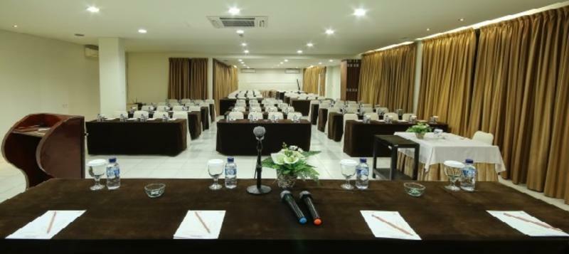 בנדה אקה The Pade Hotel מראה חיצוני תמונה